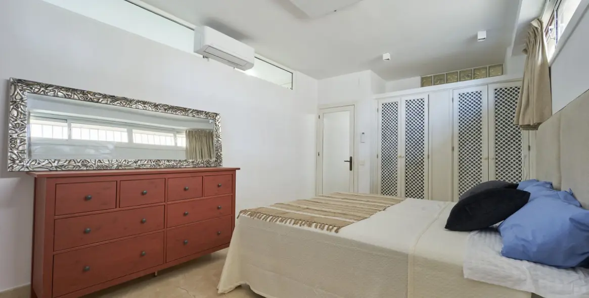 Краткосрочная аренда дома на две семьи в The Golden Mile 22