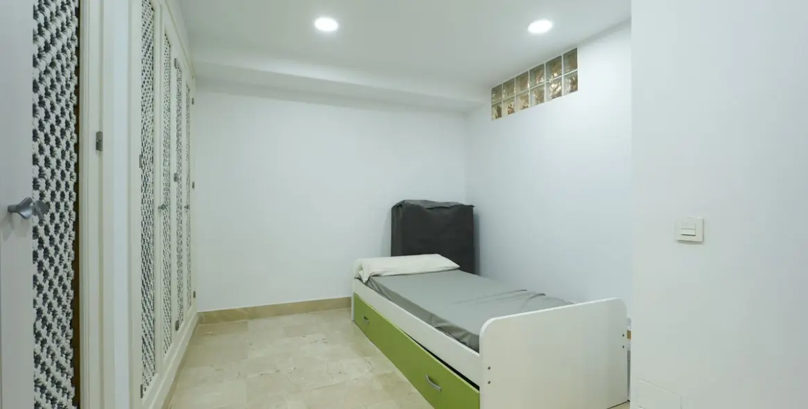 Краткосрочная аренда дома на две семьи в The Golden Mile 25