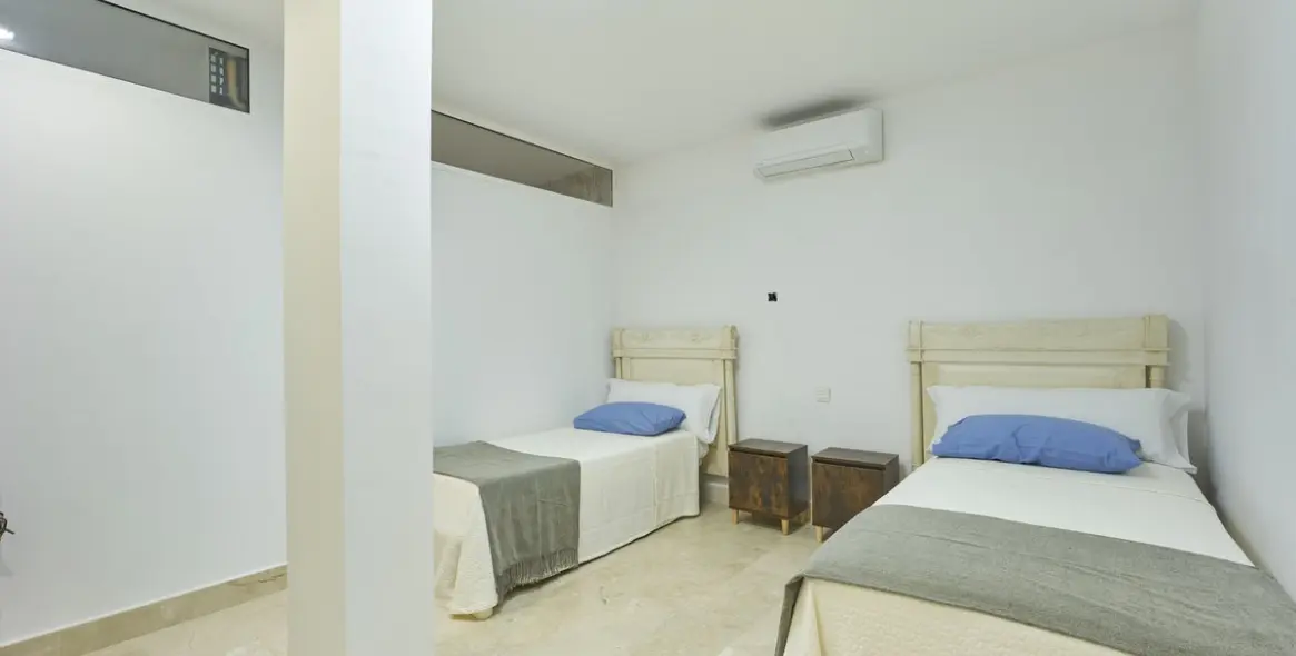 Краткосрочная аренда дома на две семьи в The Golden Mile 26