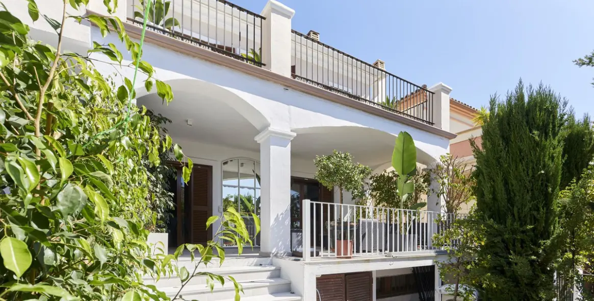 Краткосрочная аренда дома на две семьи в The Golden Mile 29