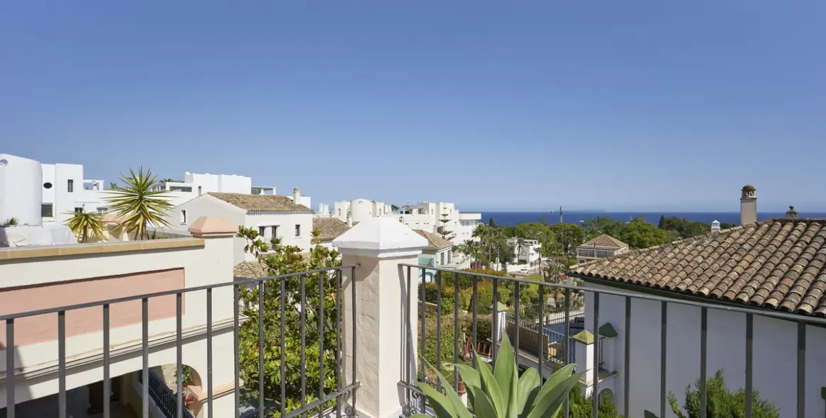 Краткосрочная аренда дома на две семьи в The Golden Mile 36