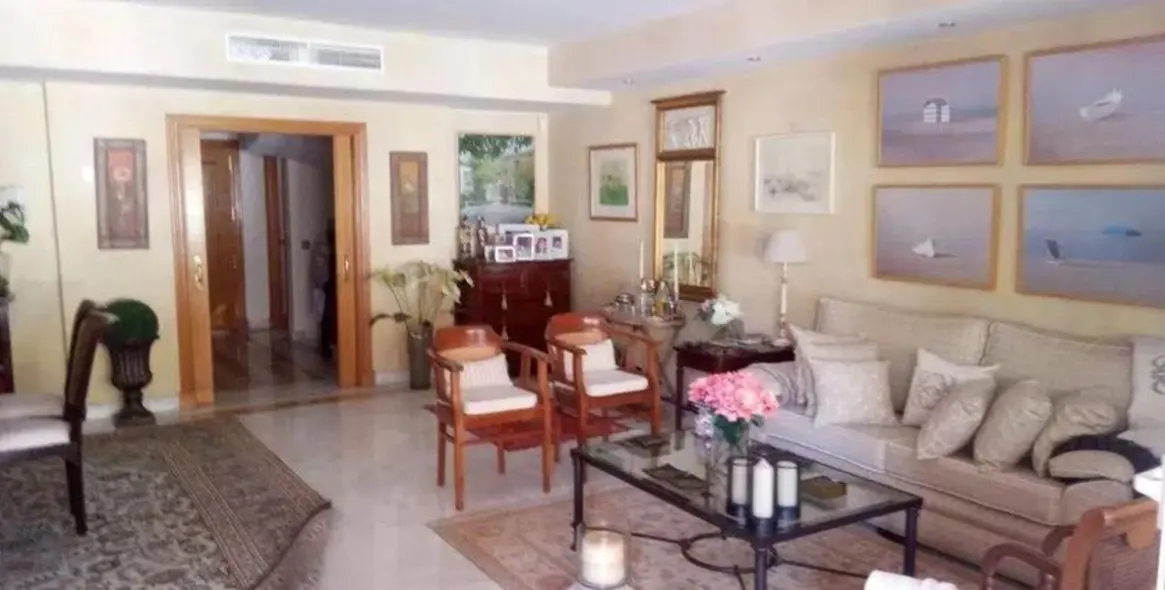 Sale of townhouse in The Golden Mile 11