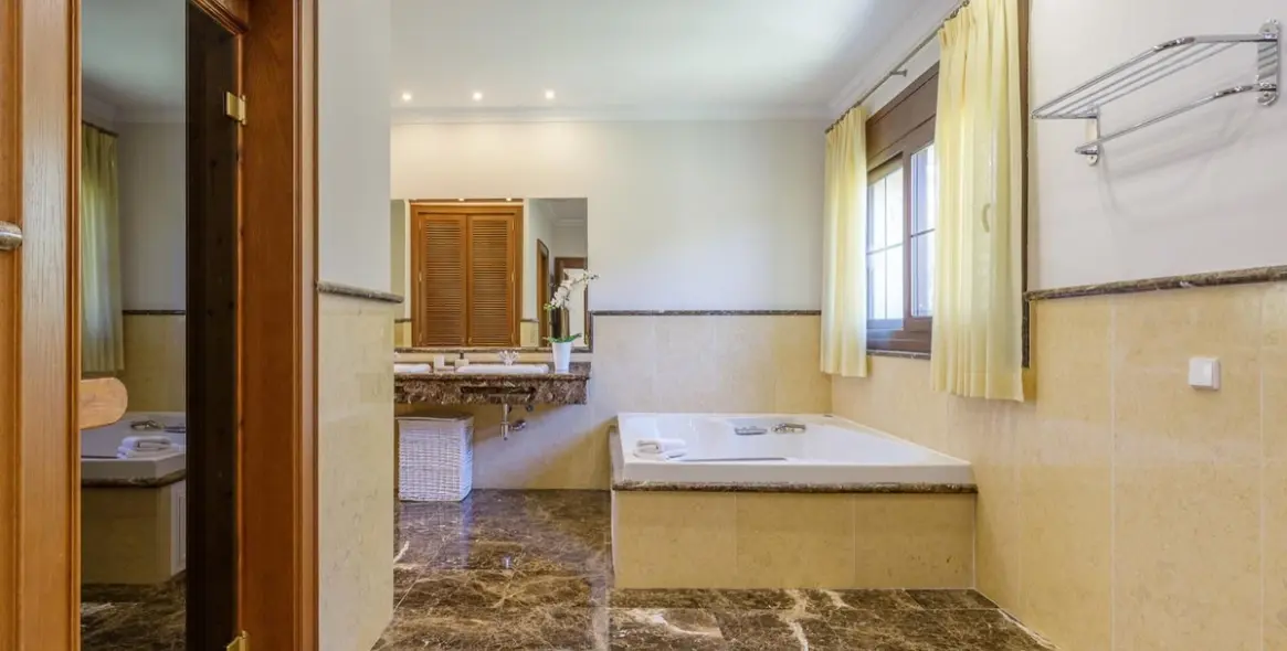 Sale of detached villa in Mijas Golf 7