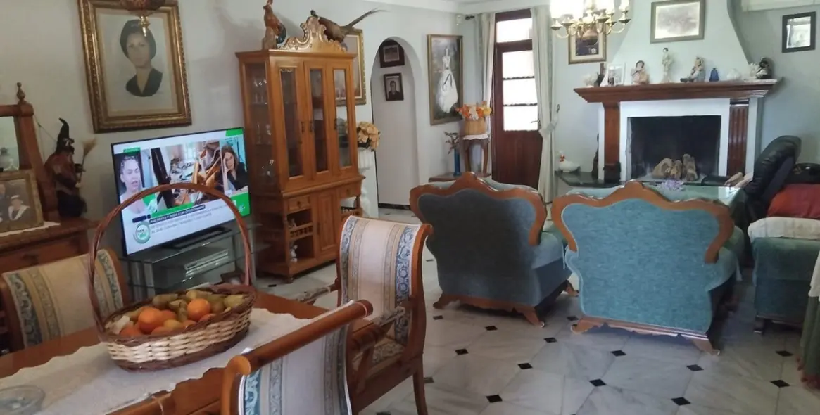 Sale of restaurant in El Paraiso 22