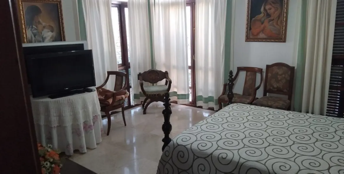 Sale of restaurant in El Paraiso 25