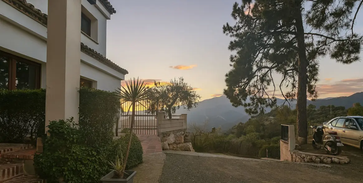 Sale of detached villa in Istán 24