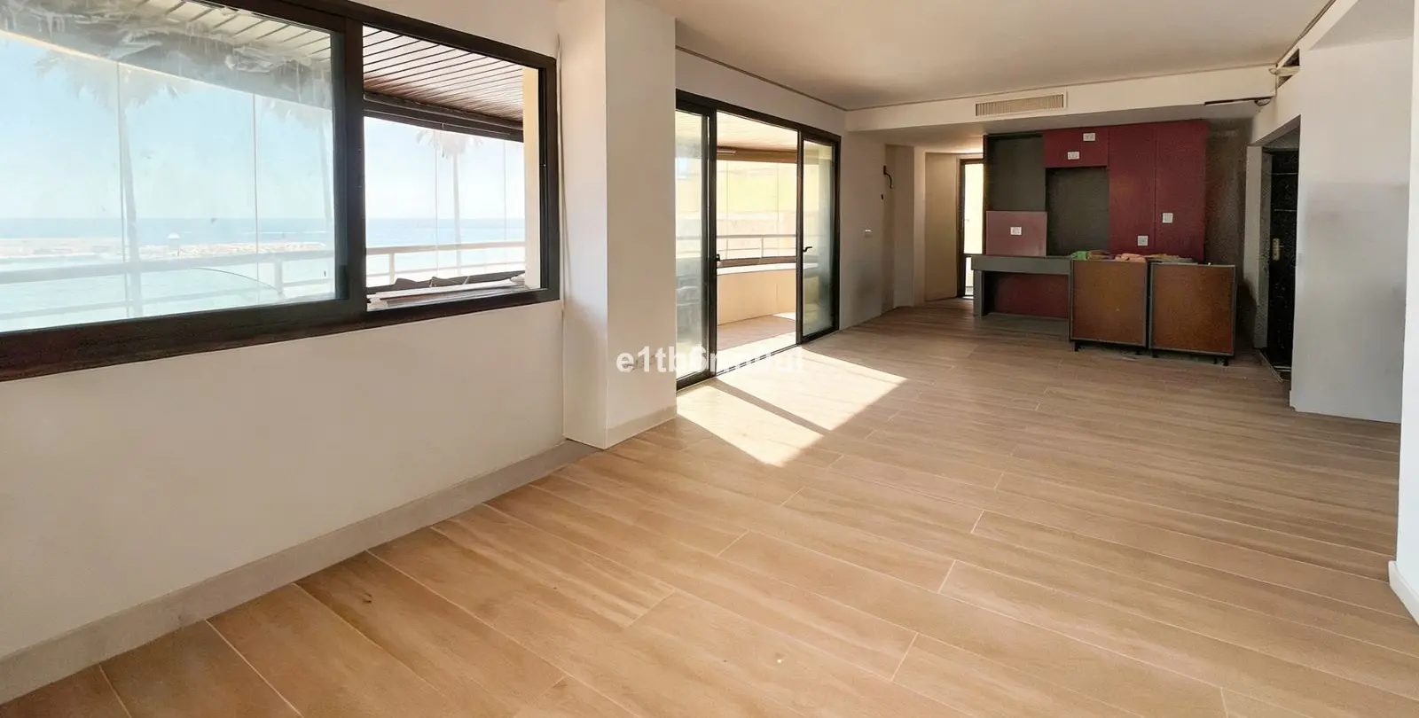 Venta de apartamento en planta media en Marbella 2
