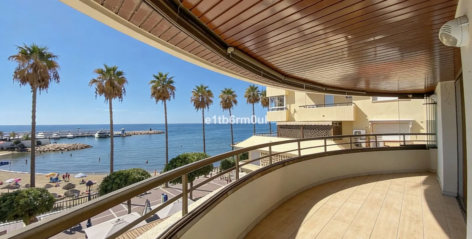 Venta de apartamento en planta media en Marbella 4