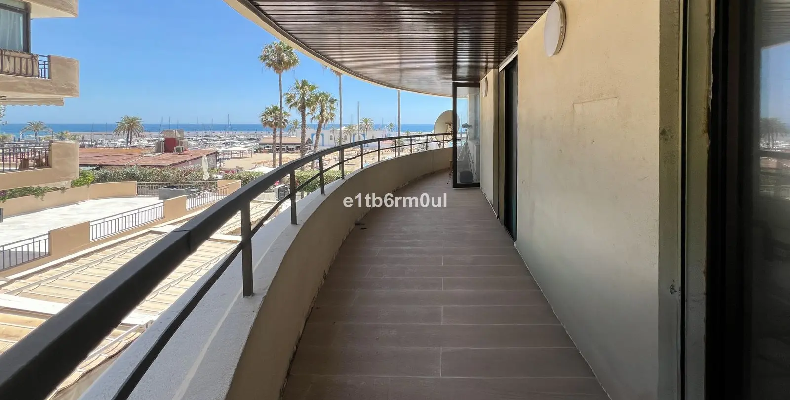 Venta de apartamento en planta media en Marbella 11