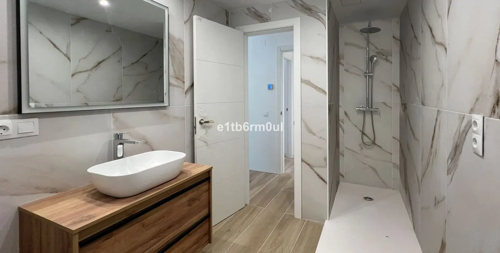 Venta de apartamento en planta media en Marbella 12