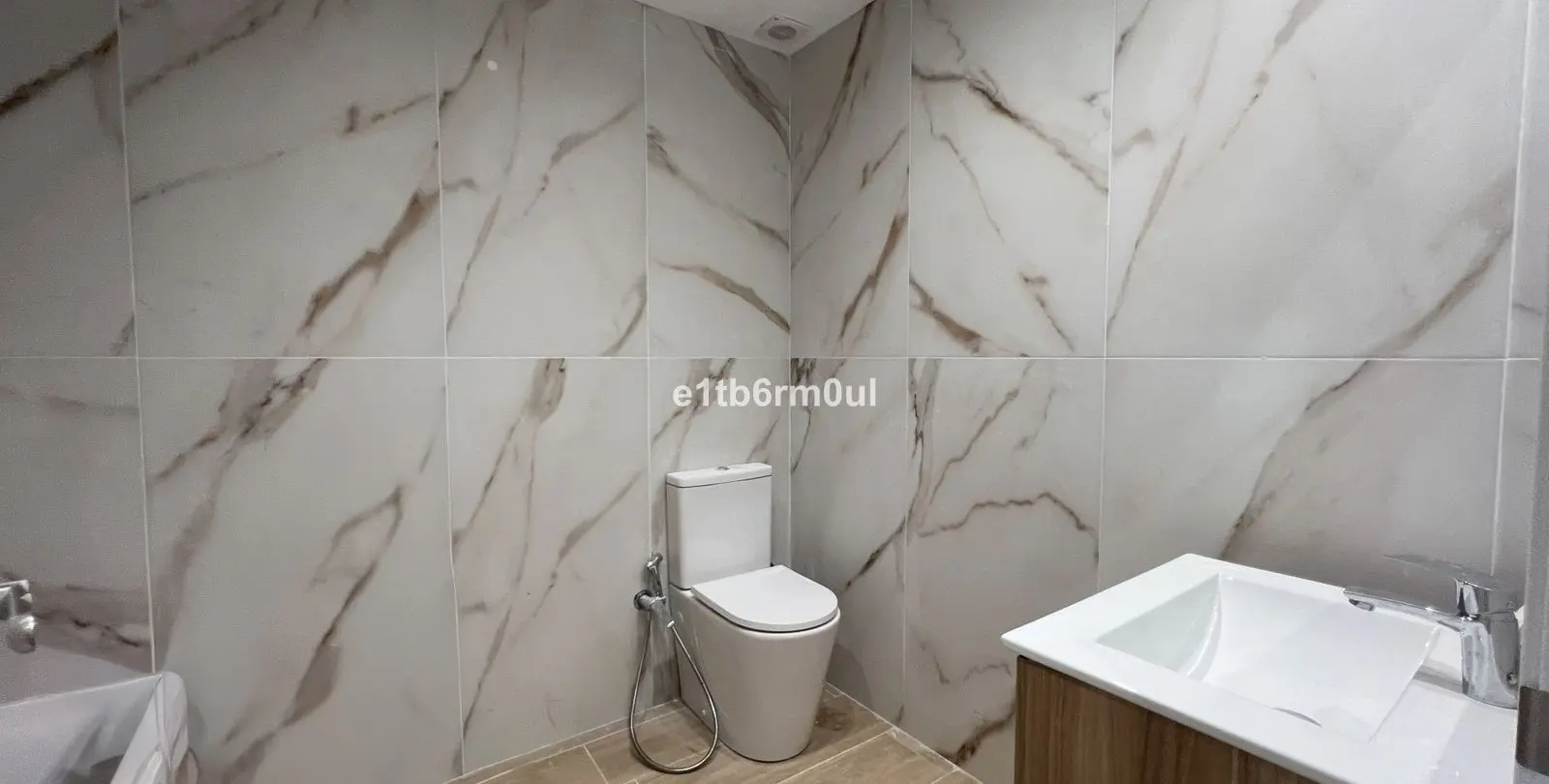 Venta de apartamento en planta media en Marbella 13