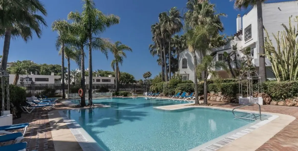 Sale of penthouse duplex in Puerto Banús 1