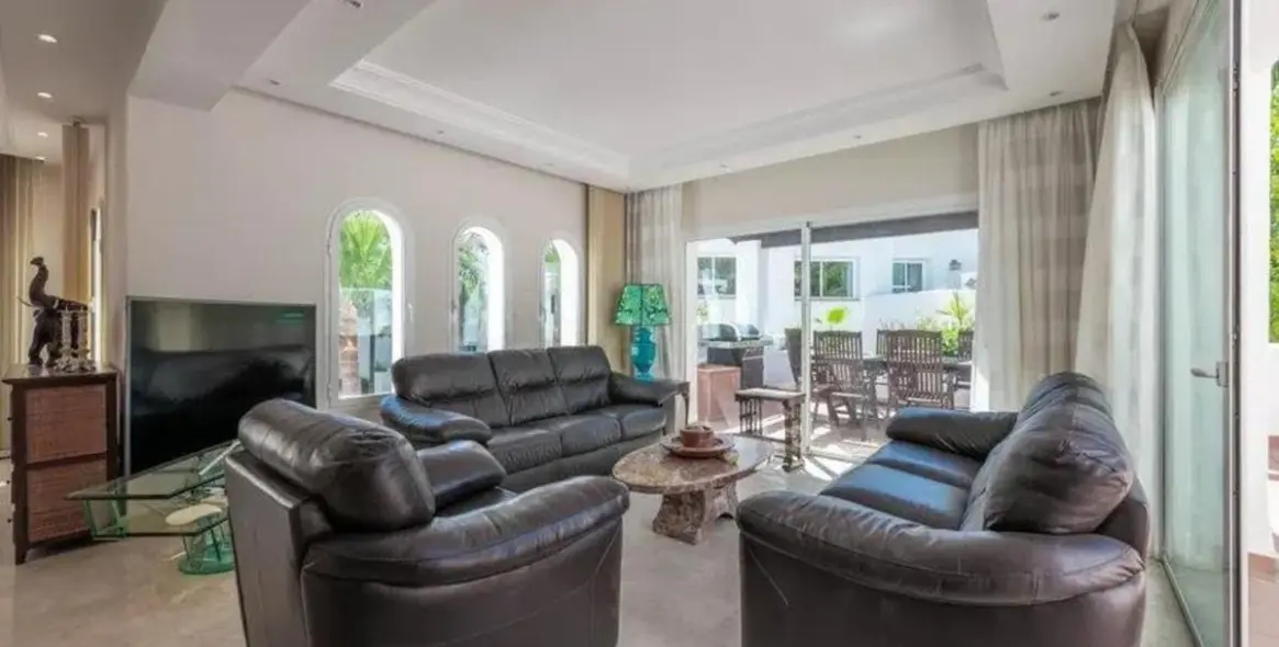 Sale of penthouse duplex in Puerto Banús 2