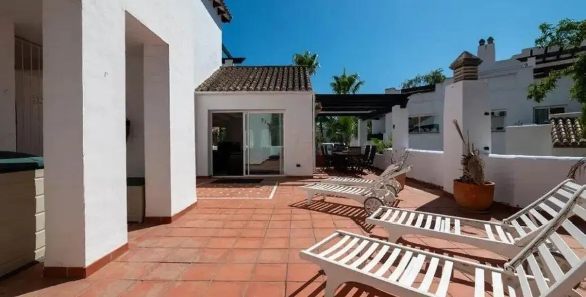 Sale of penthouse duplex in Puerto Banús 4
