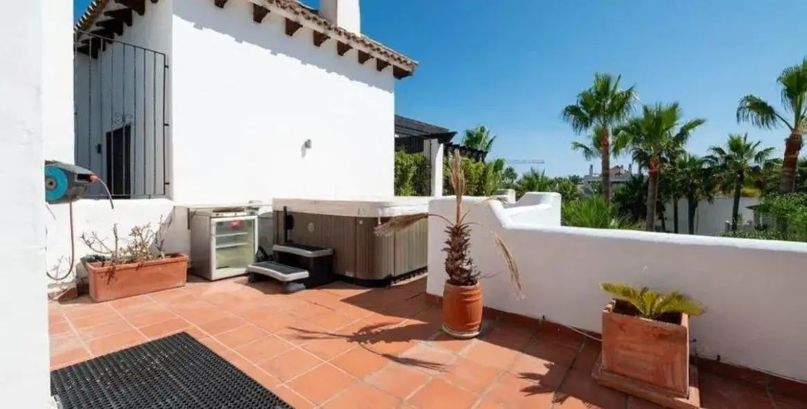 Sale of penthouse duplex in Puerto Banús 5
