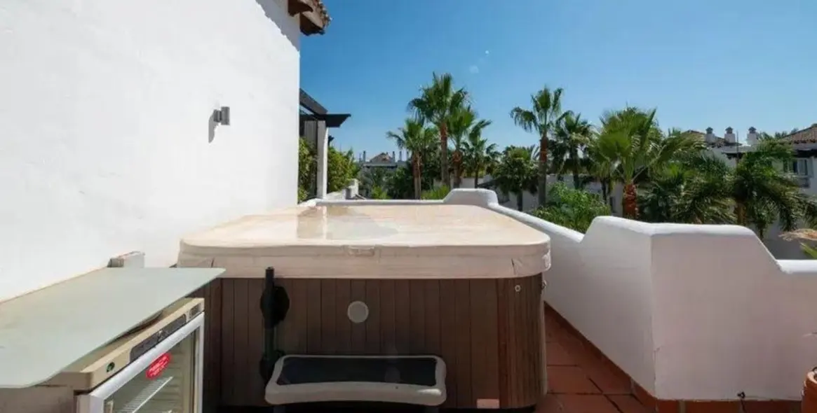 Sale of penthouse duplex in Puerto Banús 6