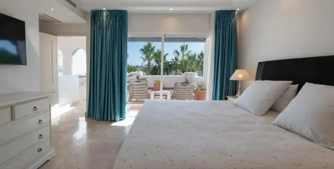 Sale of penthouse duplex in Puerto Banús 9
