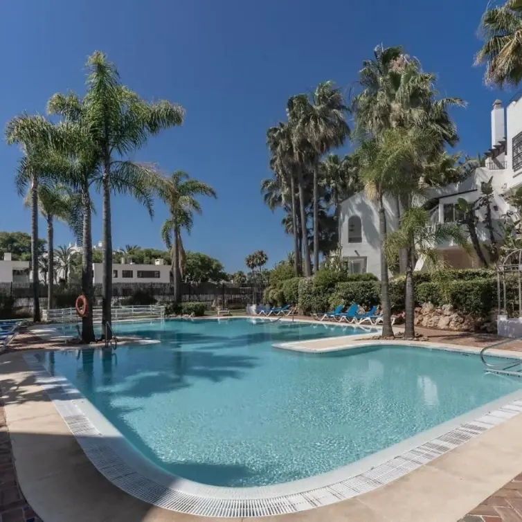 Sale of penthouse duplex in Puerto Banús