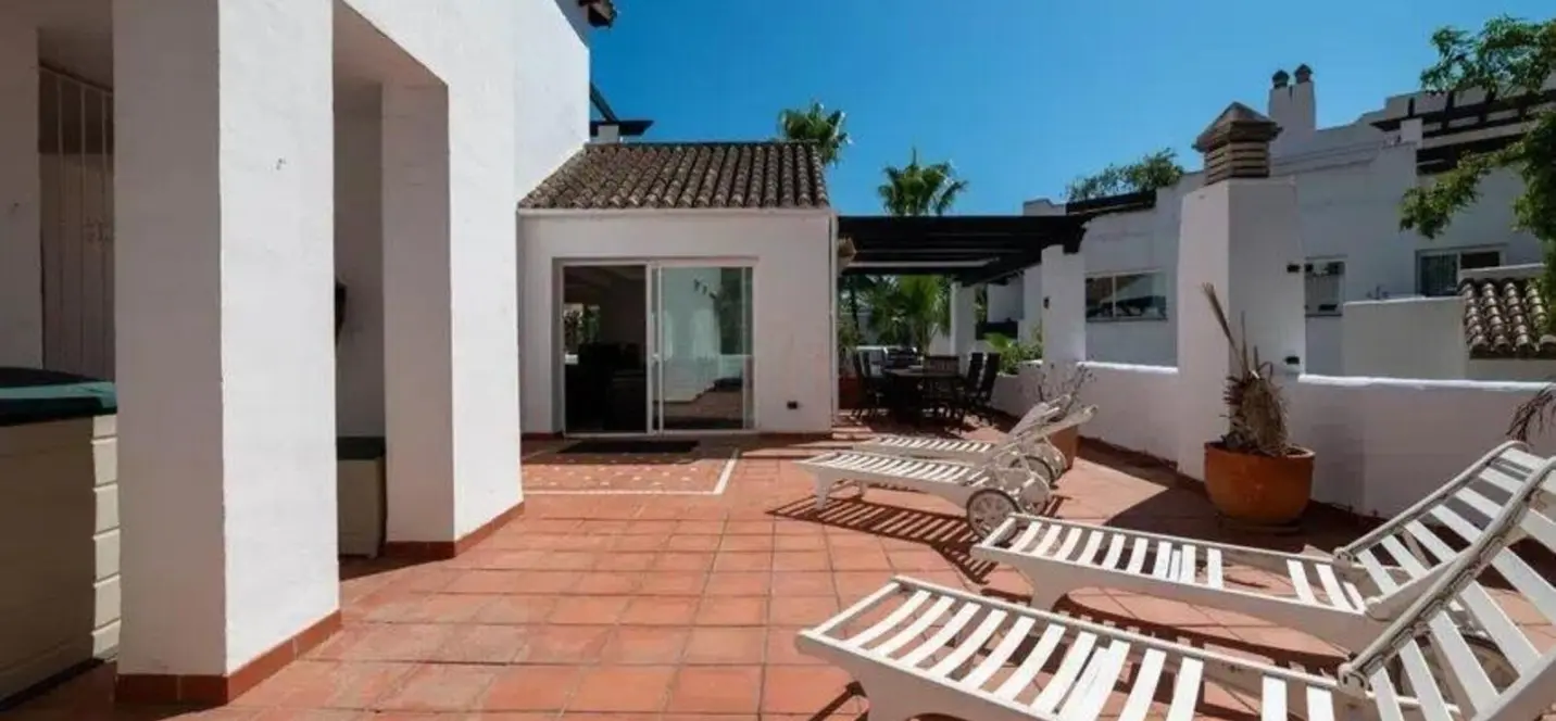 Sale of penthouse duplex in Puerto Banús 3