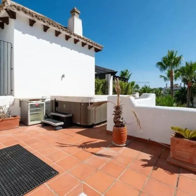 Sale of penthouse duplex in Puerto Banús