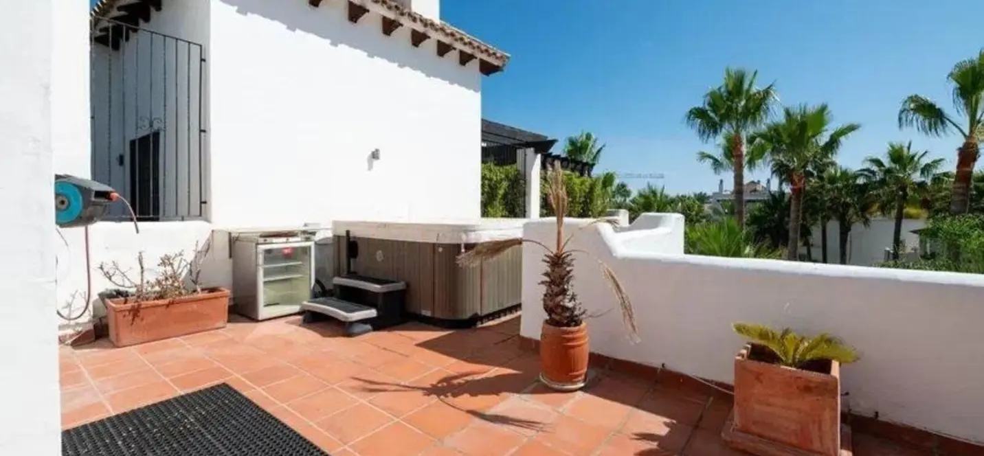 Sale of penthouse duplex in Puerto Banús 4