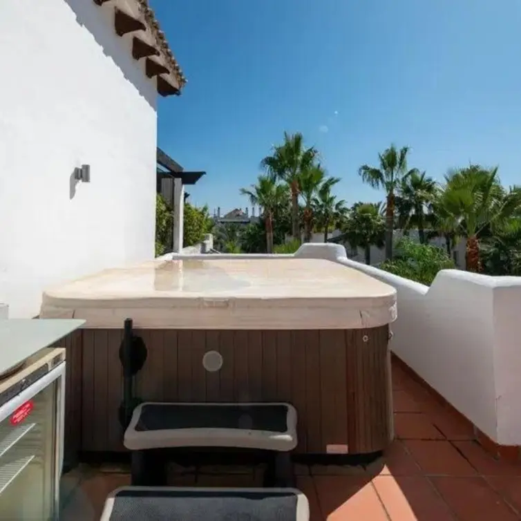 Sale of penthouse duplex in Puerto Banús