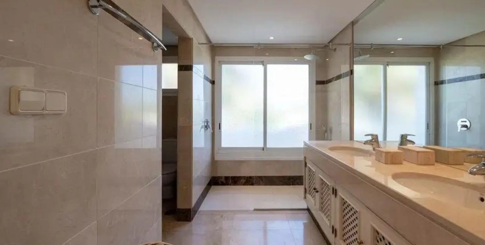 Venta de ático dúplex en Puerto Banús 16