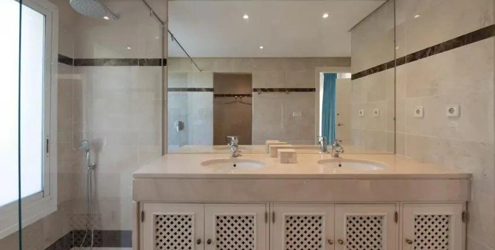 Venta de ático dúplex en Puerto Banús 17