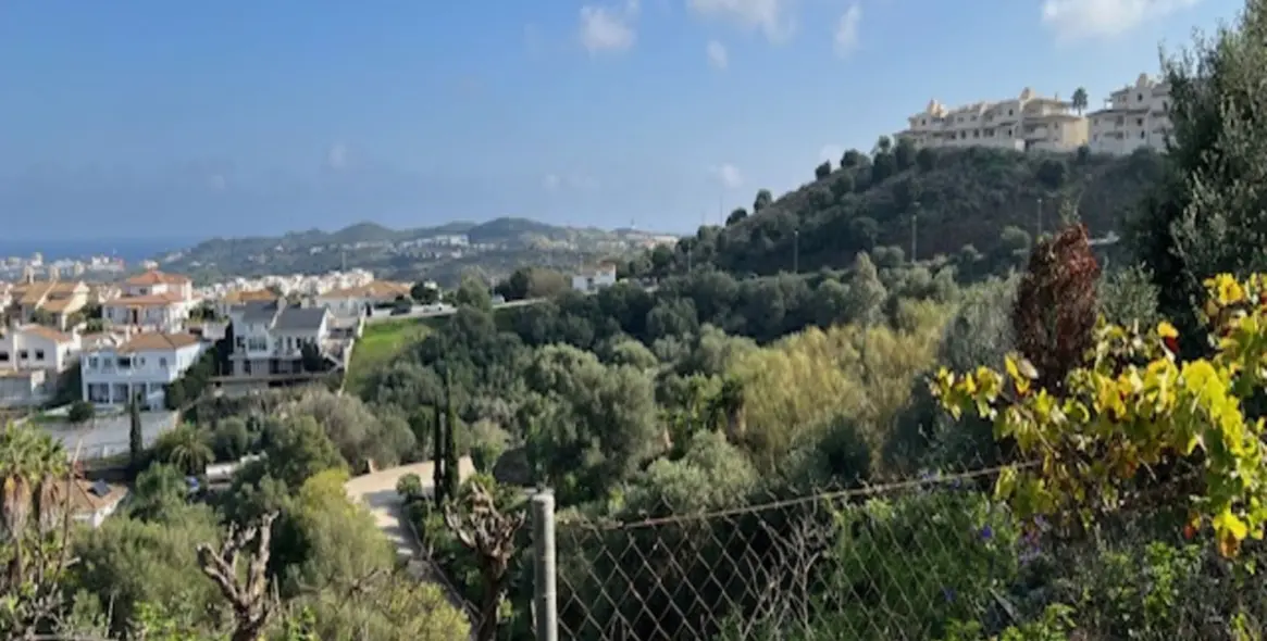 Sale of commercial plot in Cerros del Aguila 1