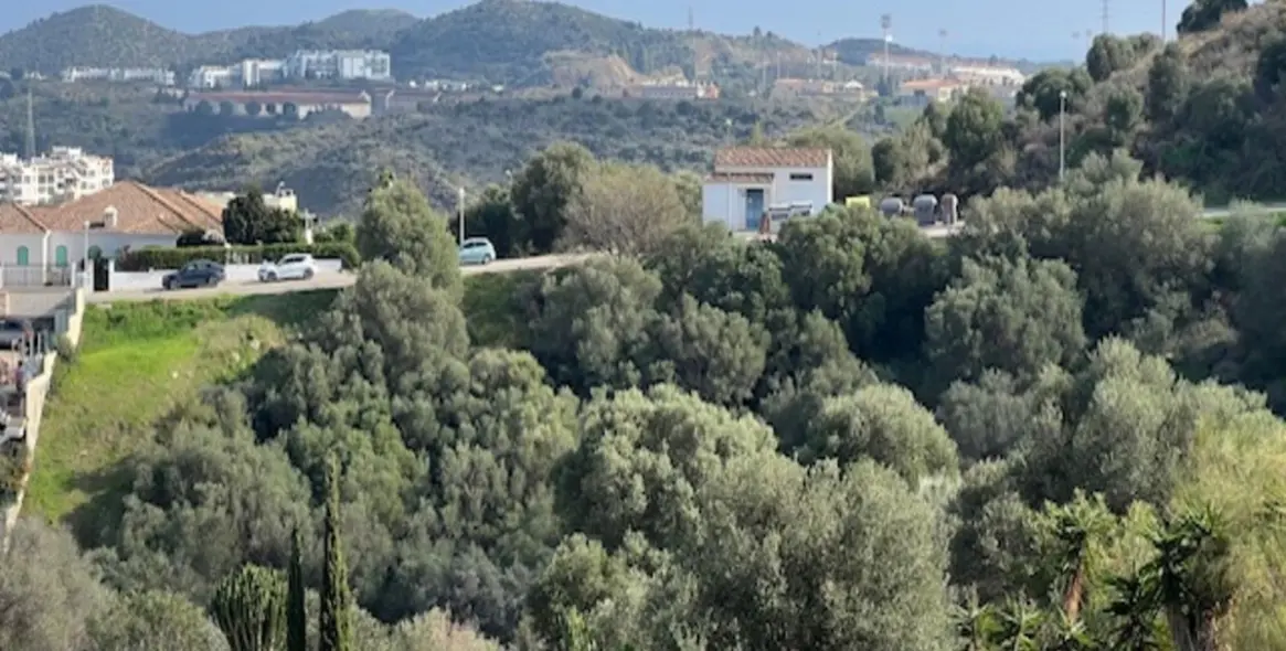 Sale of commercial plot in Cerros del Aguila 2