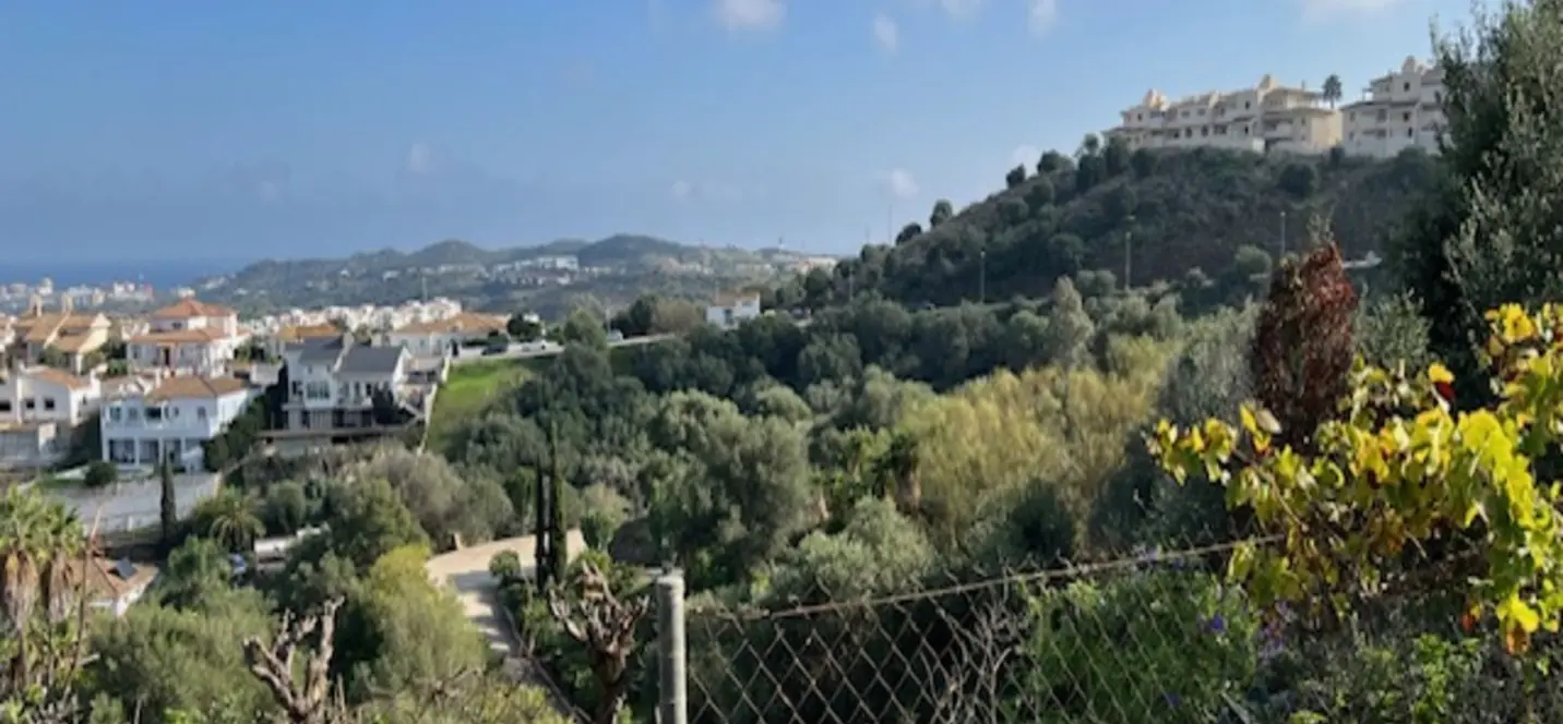 Sale of commercial plot in Cerros del Aguila 0
