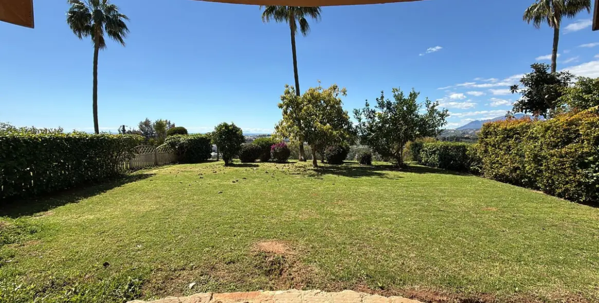 Продажа апартаментов на первом этаже в Nueva Andalucía (район Nueva Andalucía) 3