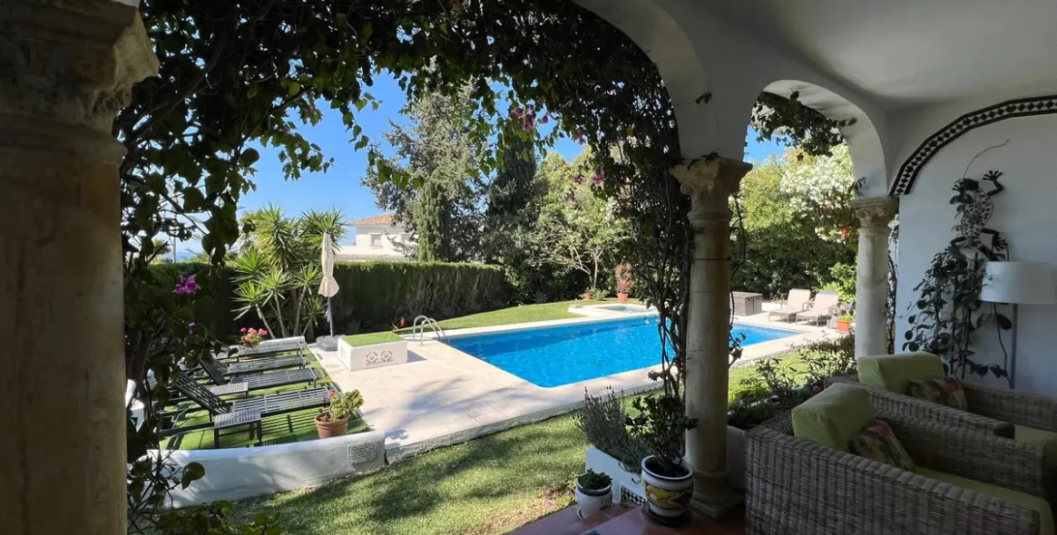 Venta de villa independiente en El Paraiso 1