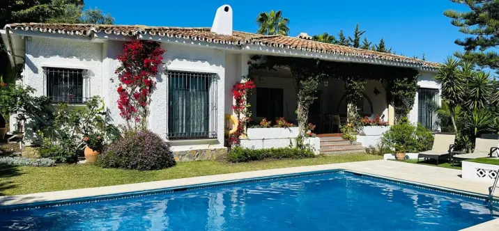 Venta de villa independiente en El Paraiso 1