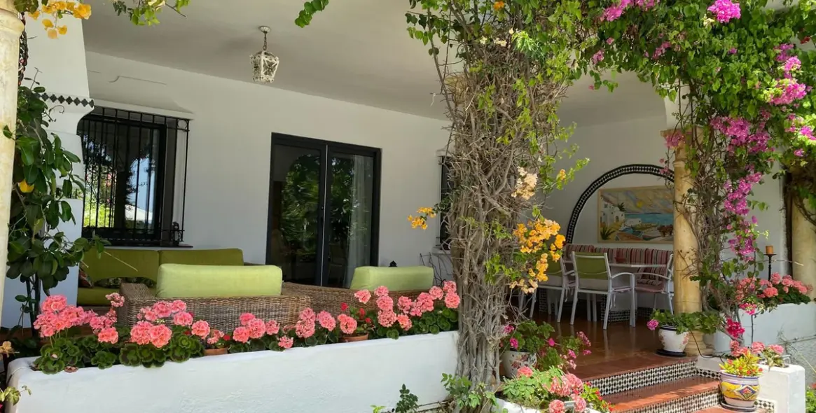 Venta de villa independiente en El Paraiso 3