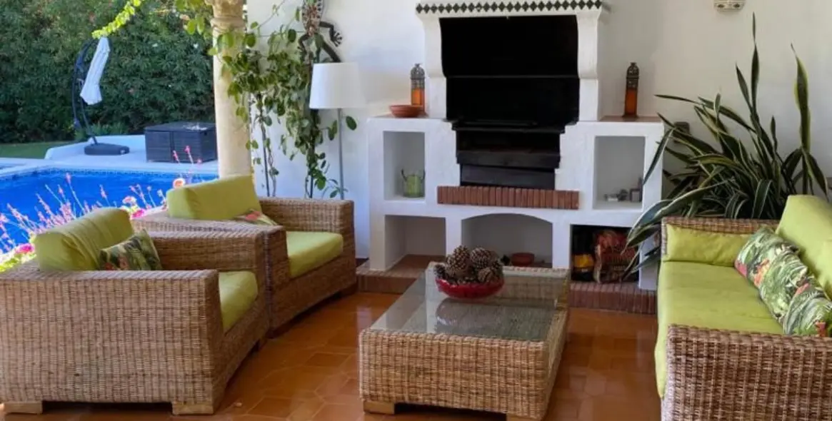 Venta de villa independiente en El Paraiso 7