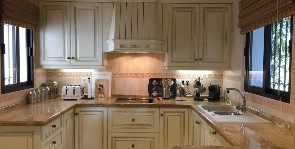 Venta de villa independiente en El Paraiso 9