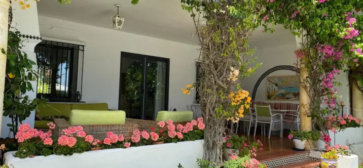 Sale of detached villa in El Paraiso 2