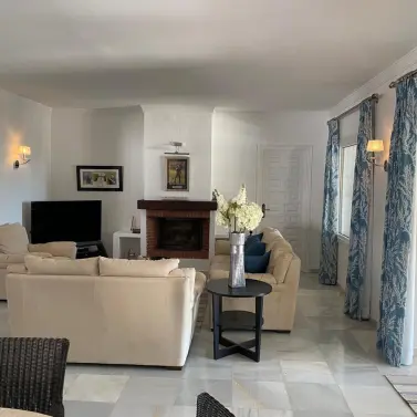 Sale of detached villa in El Paraiso