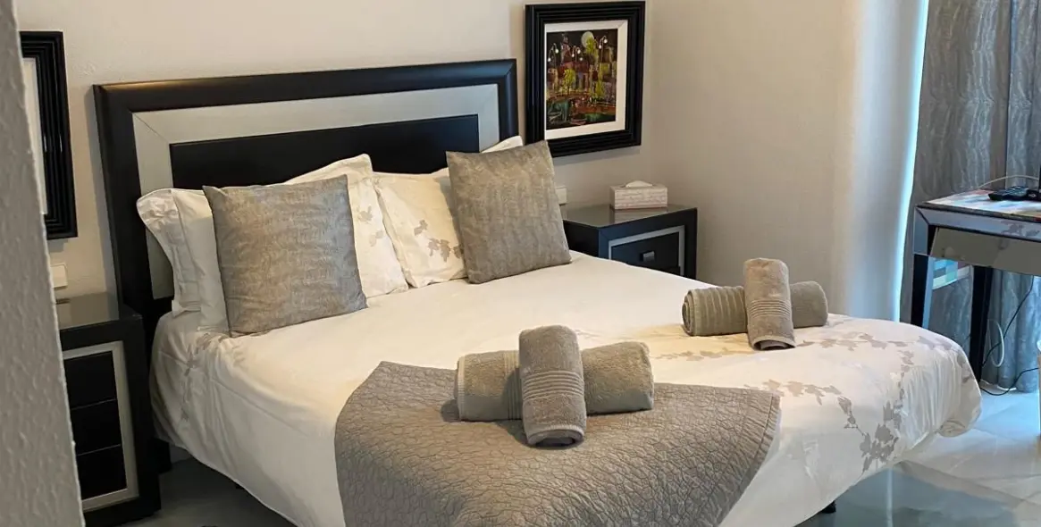 Sale of detached villa in El Paraiso 15