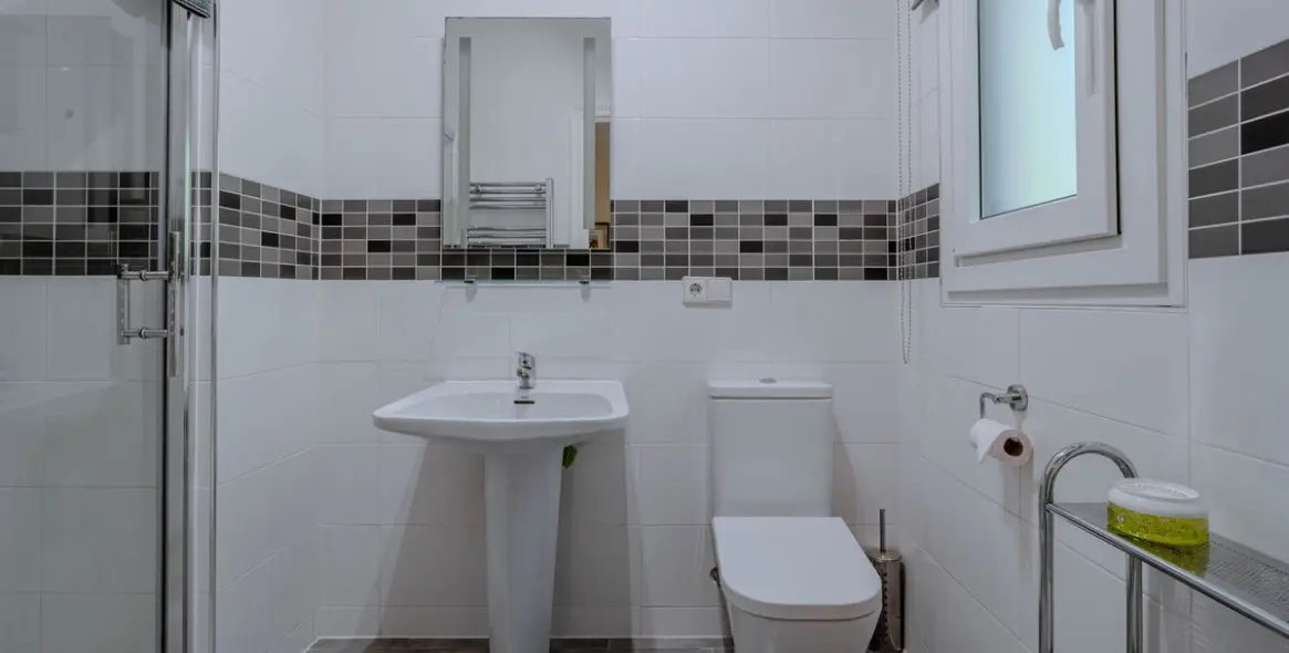 Sale of detached villa in El Paraiso 23