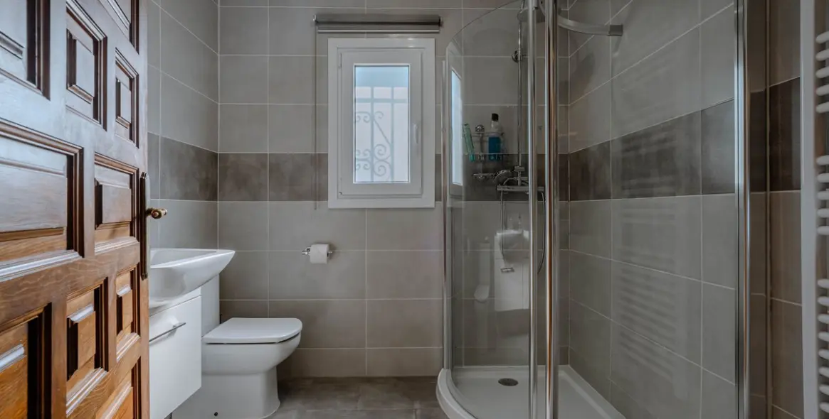 Sale of detached villa in El Paraiso 26