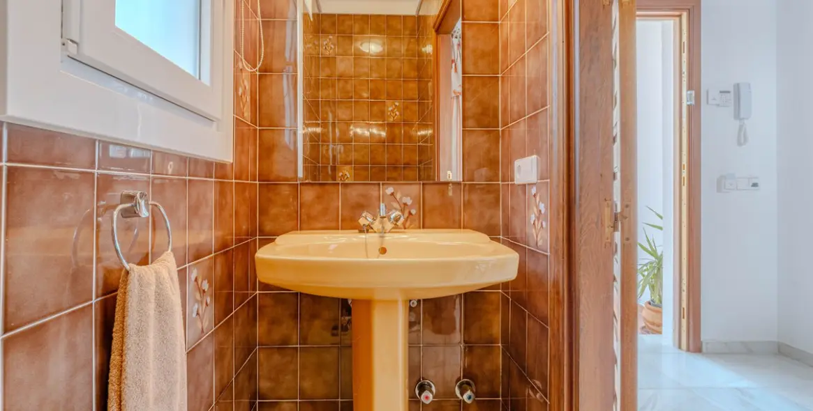 Sale of detached villa in El Paraiso 32