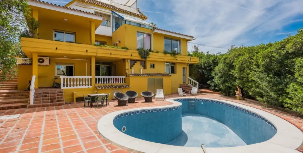 Sale of detached villa in El Rosario 1