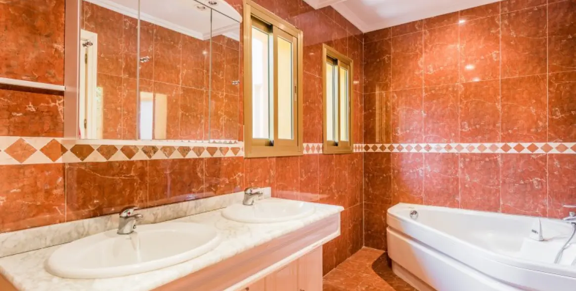 Sale of detached villa in El Rosario 11