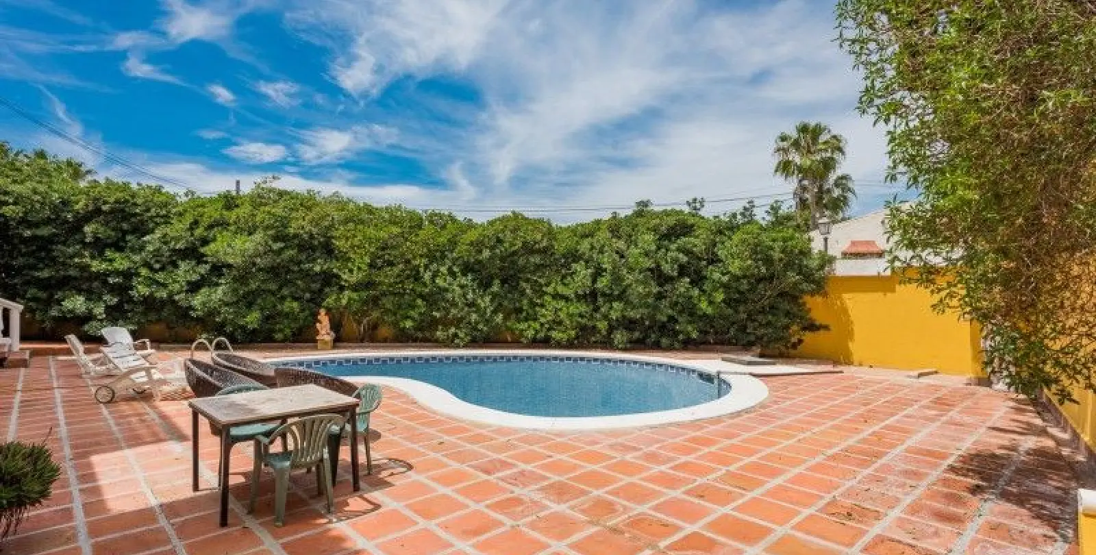 Sale of detached villa in El Rosario 13