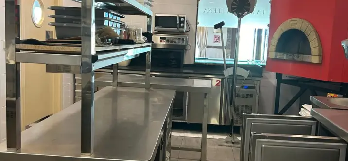 Venta de restaurante en El Paraiso 3