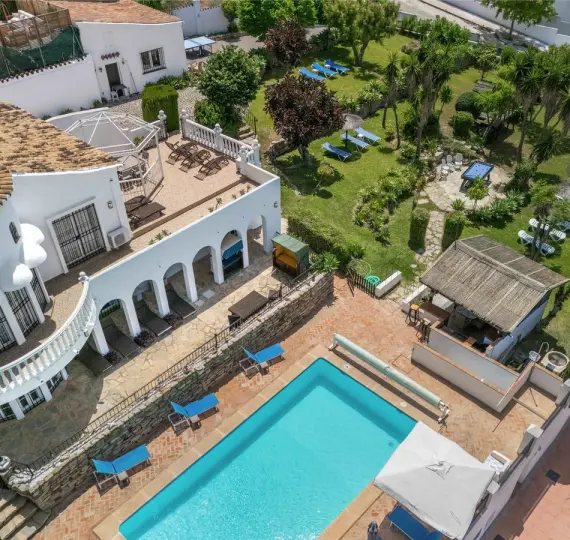 Продажа  отдельно стоящей виллы в Estepona