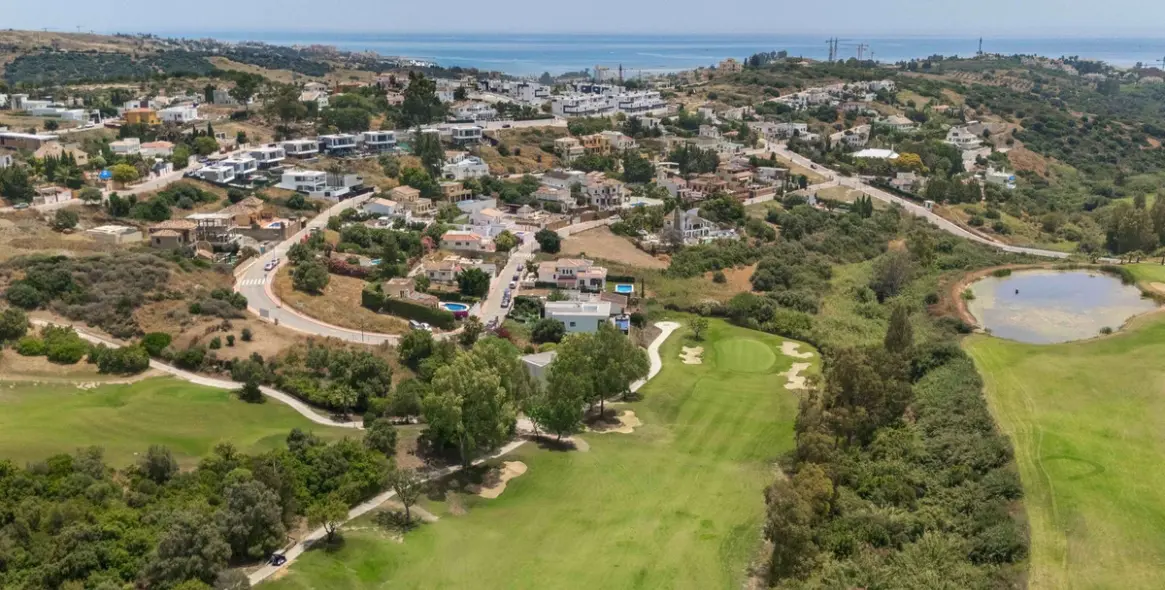 Продажа  отдельно стоящей виллы в Estepona 3