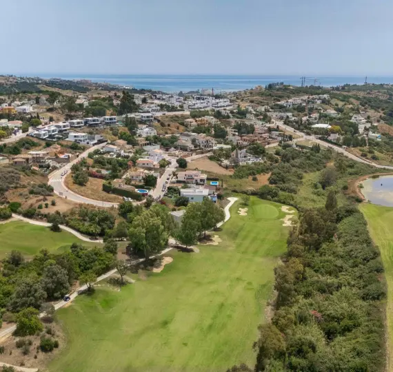 Продажа  отдельно стоящей виллы в Estepona